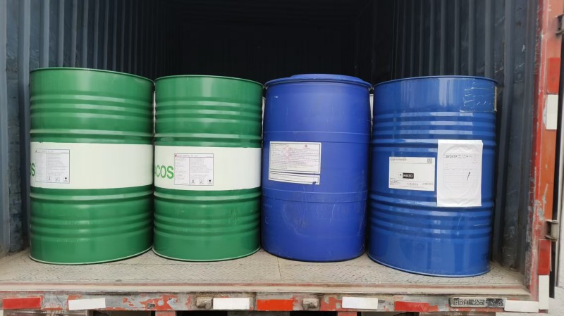 韓國進口白油、進口甘油和吐溫80發(fā)貨現(xiàn)場.jpg 韓國進口白油、進口甘油和吐溫80發(fā)貨現(xiàn)場.jpg